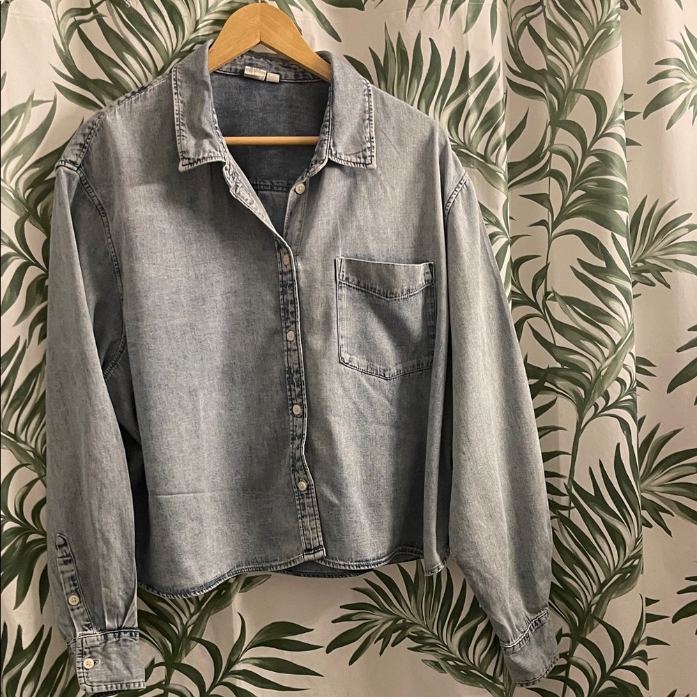 GAP Faded Blue Denim Button Shirt.. crop